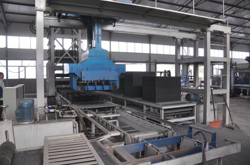 全自動(dòng)磚機(jī)生產(chǎn)線碼垛機(jī) 全自動(dòng)磚機(jī)生產(chǎn)線碼垛機(jī)